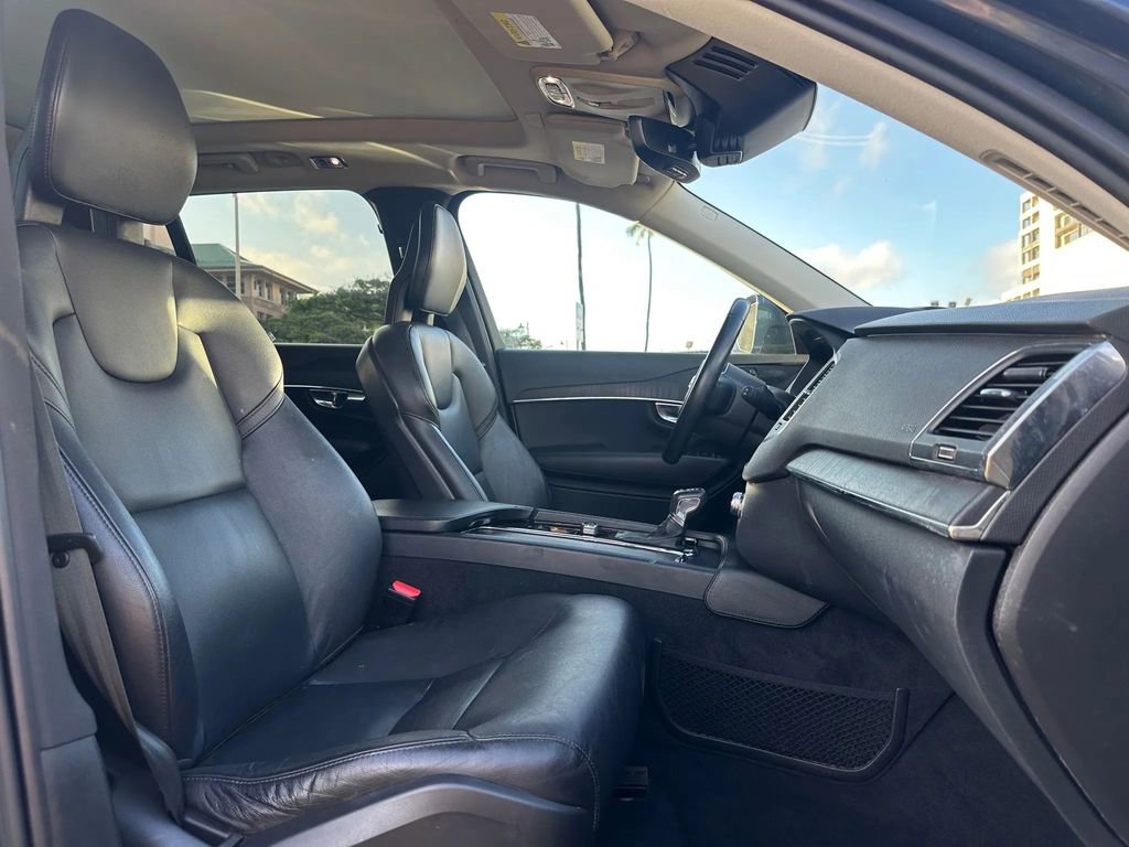 Used 2020 Volvo XC90 T5 Momentum w/ Protection Package Premier image 9