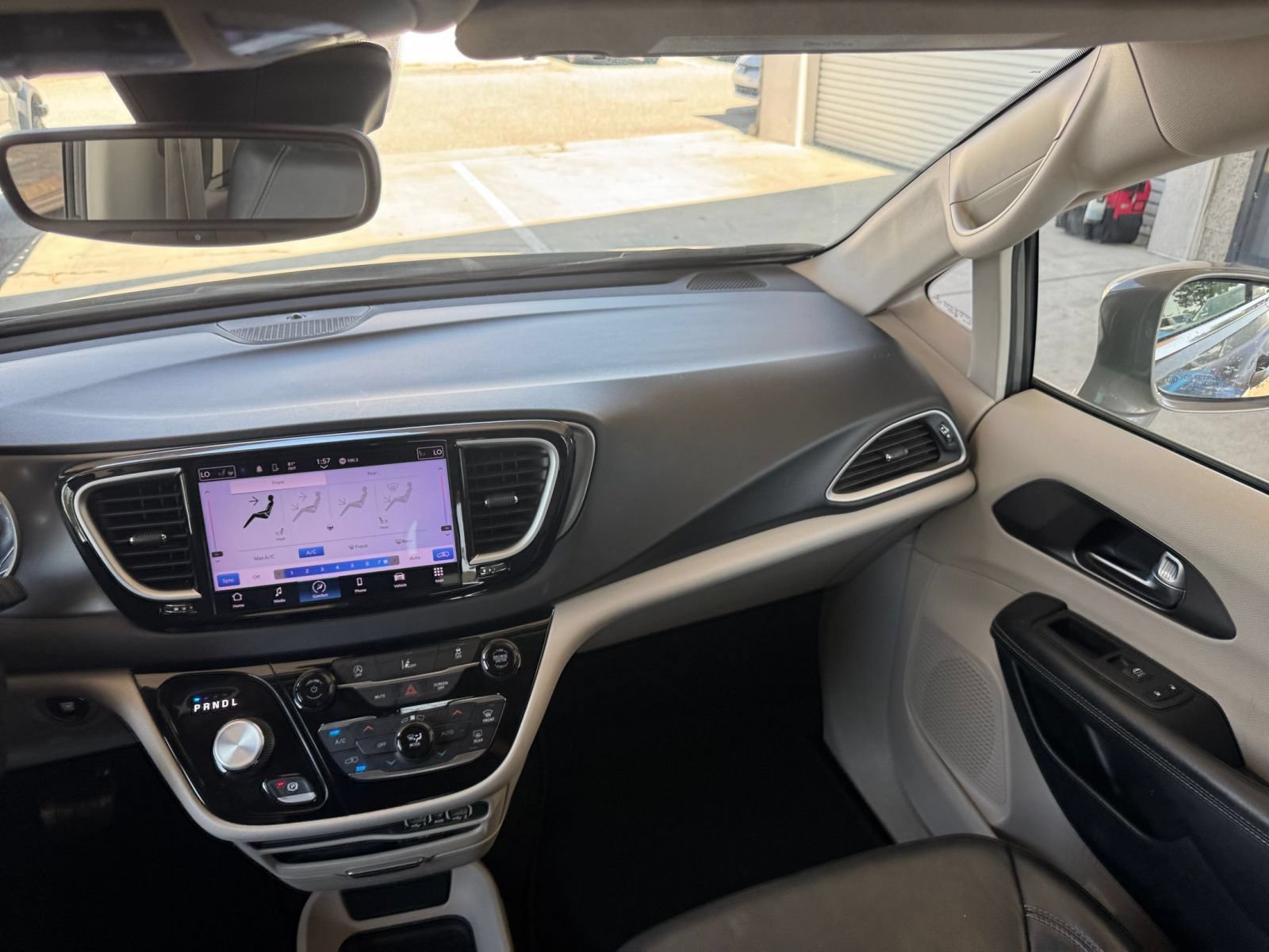 Used 2022 Chrysler Pacifica Touring-L FWD image 33