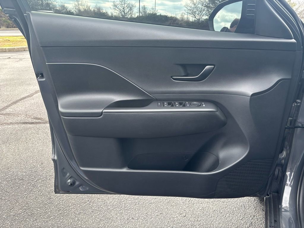 Used 2024 Hyundai Kona SE image 11