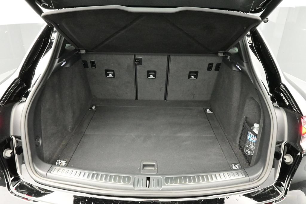 Certified 2025 Porsche Macan AWD/4WD image 16