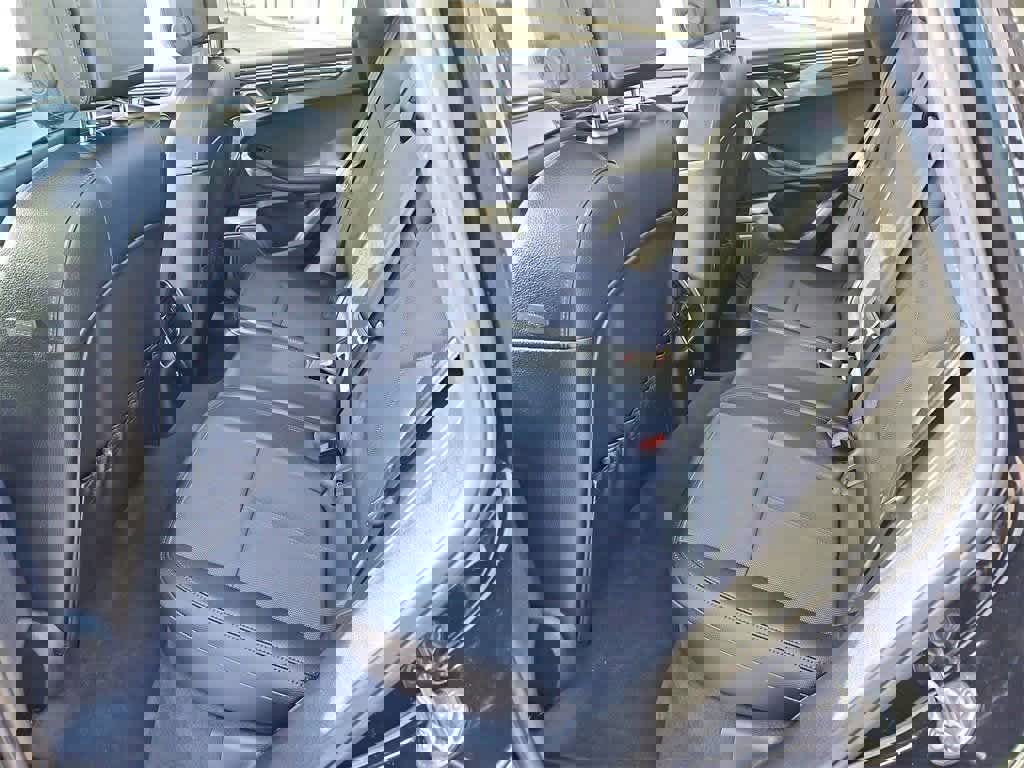 Certified 2025 Porsche Macan image 37