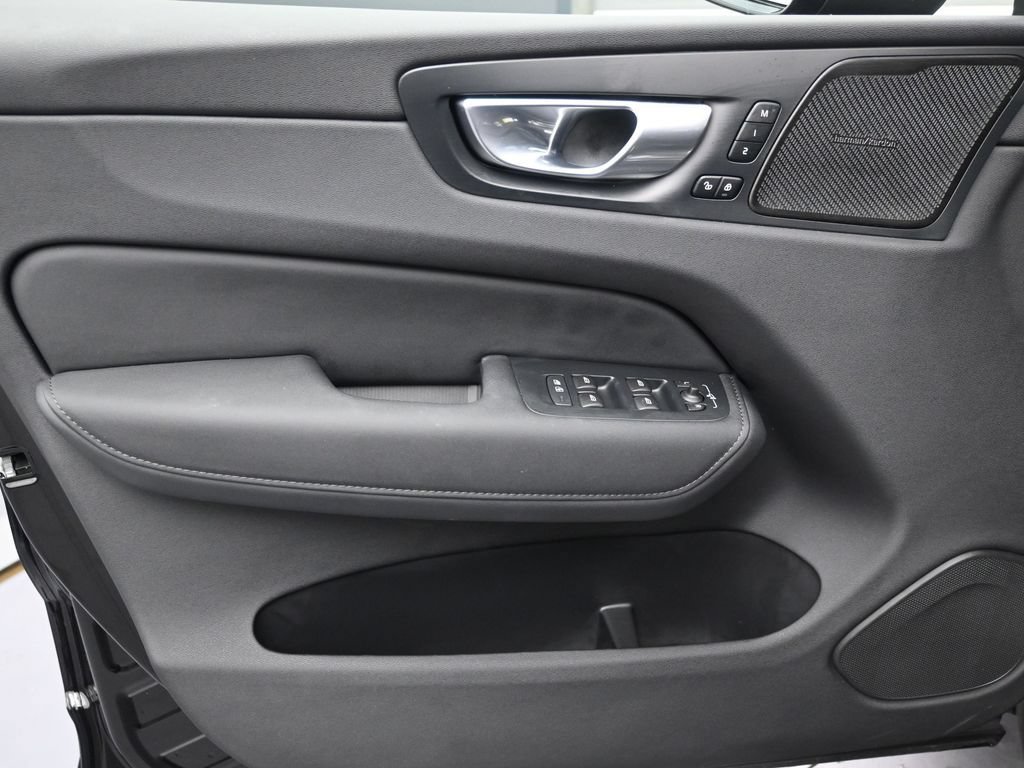 New 2026 Volvo XC60 B5 Plus AWD/4WD image 10