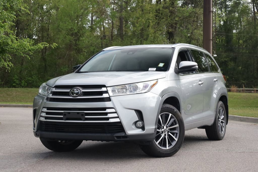 Used 2018 Toyota Highlander XLE image 1