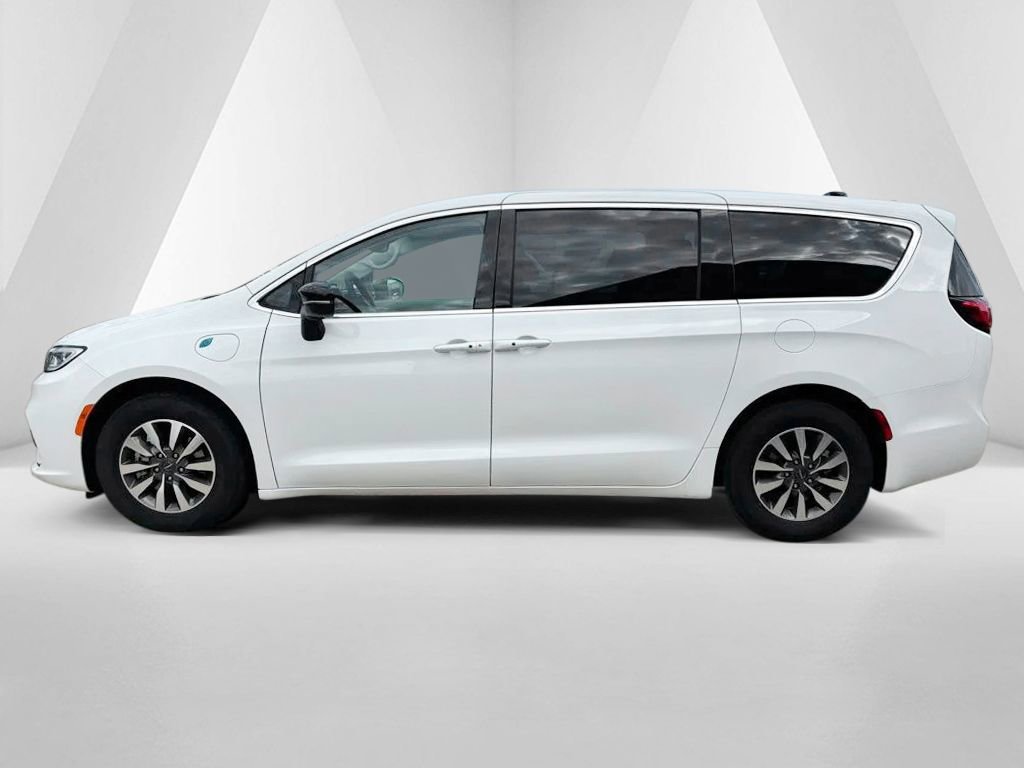 Used 2024 Chrysler Pacifica Limited FWD image 4