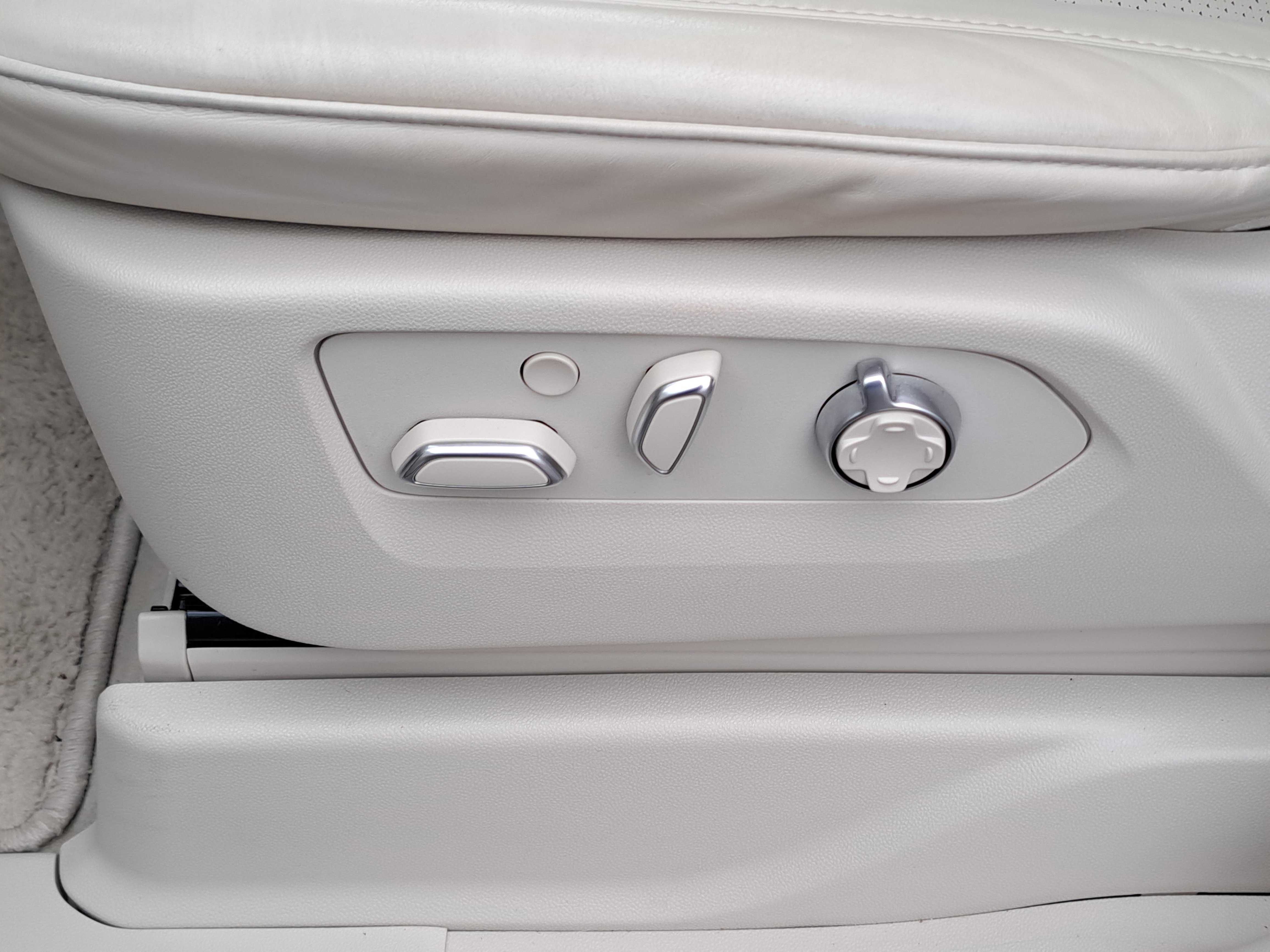 Used 2024 Cadillac Escalade ESV Sport Platinum w/ LPO, ONYX Package image 22