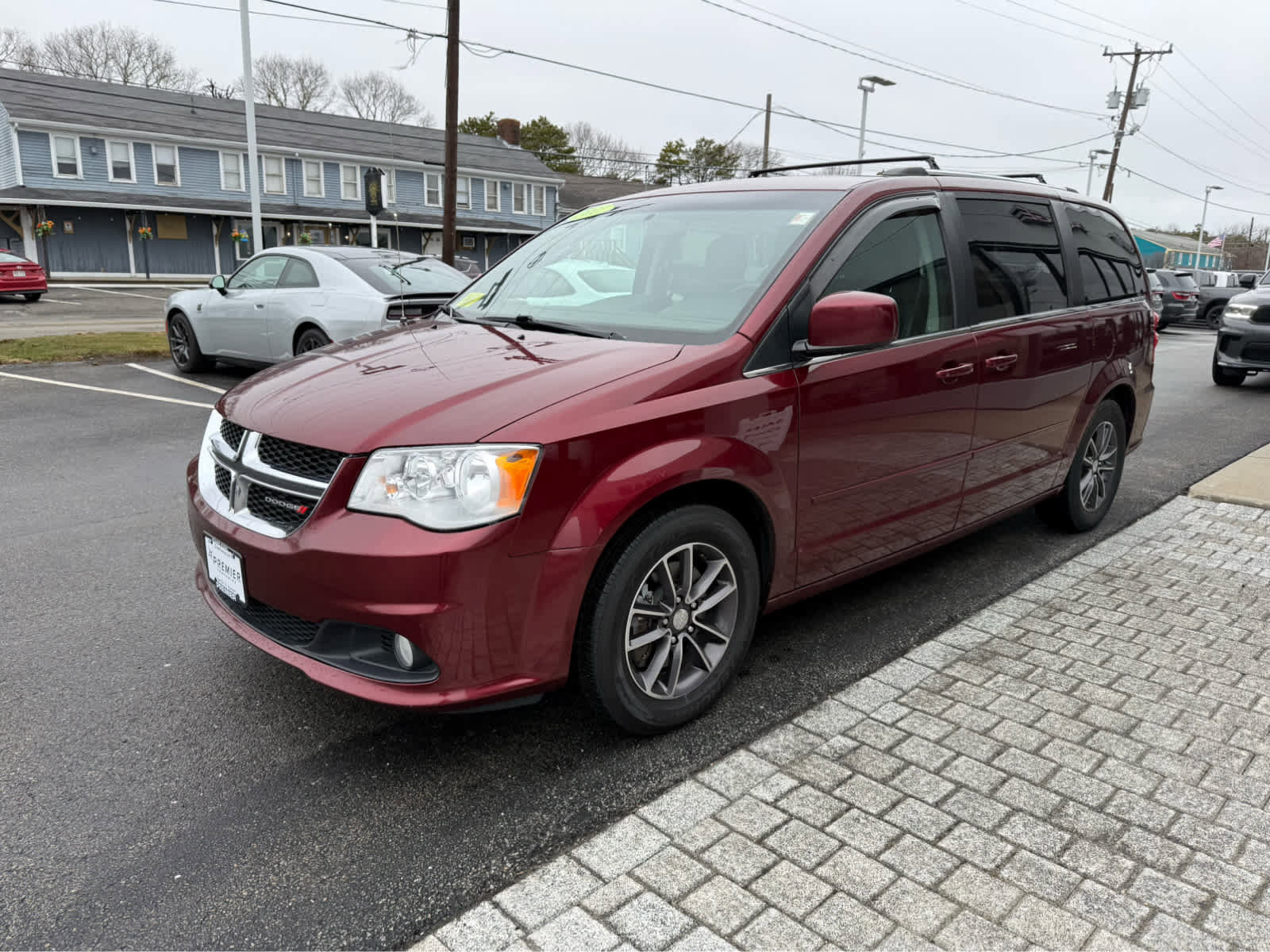 Used 2017 Dodge Grand Caravan SXT image 3