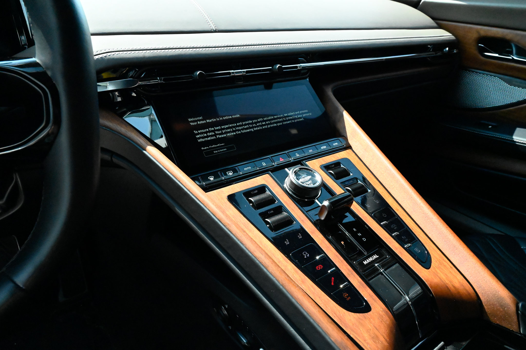 Used 2024 Aston Martin DB12 Coupe RWD image 22