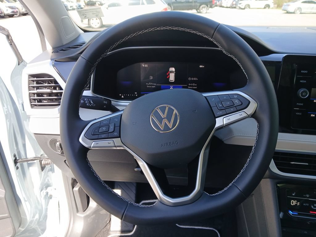 New 2026 Volkswagen Taos SE FWD image 14