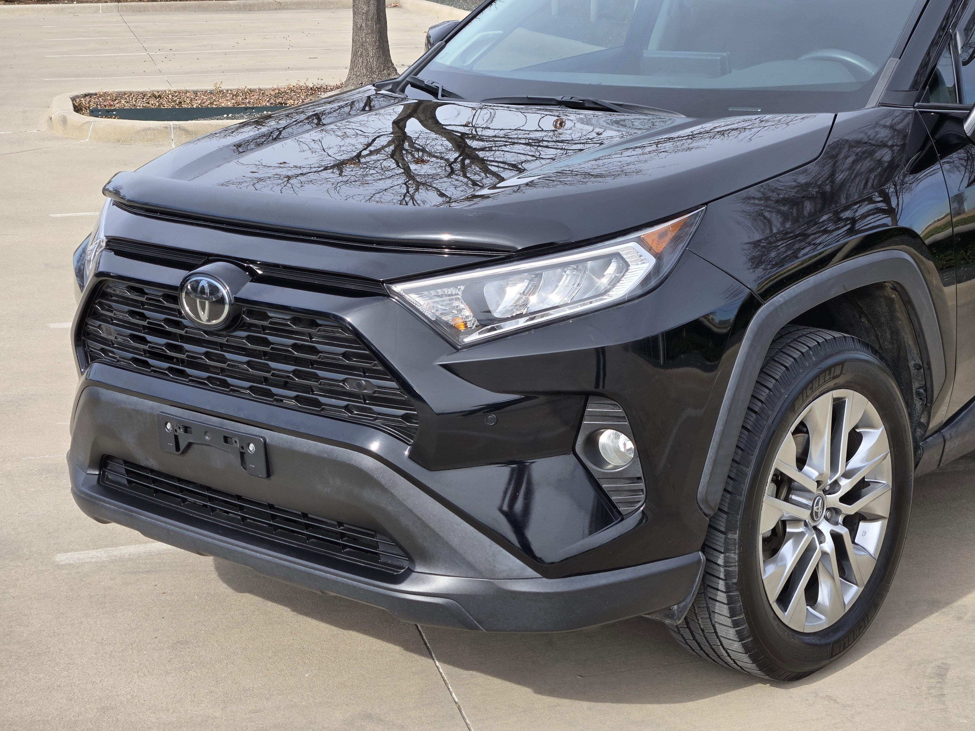 Used 2020 Toyota RAV4 XLE Premium image 10