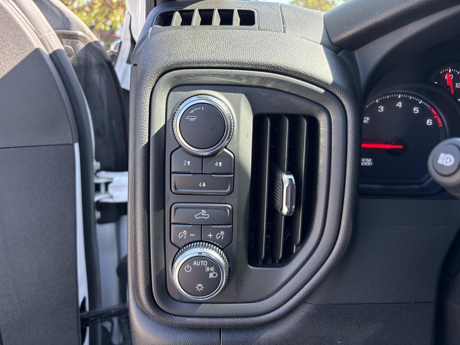 Used 2025 GMC Sierra 2500 Pro w/ Convenience Package AWD/4WD image 17