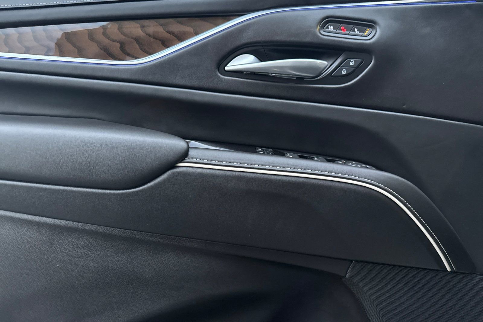 Certified 2024 Cadillac Escalade Premium Luxury Platinum w/ Heavy-Duty Trailer Package image 11