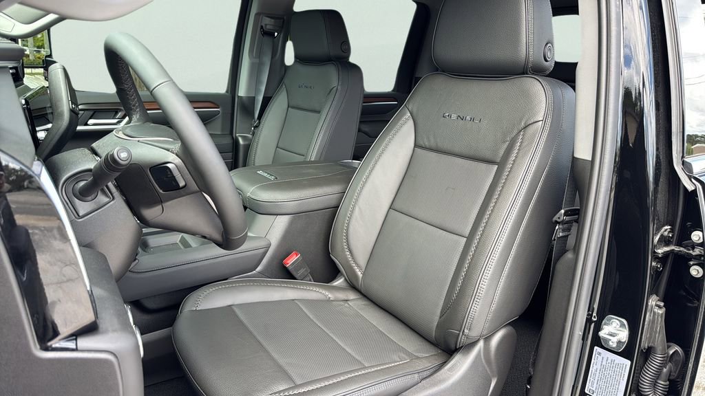 New 2025 GMC Sierra 2500 Denali w/ Denali Reserve Package image 10