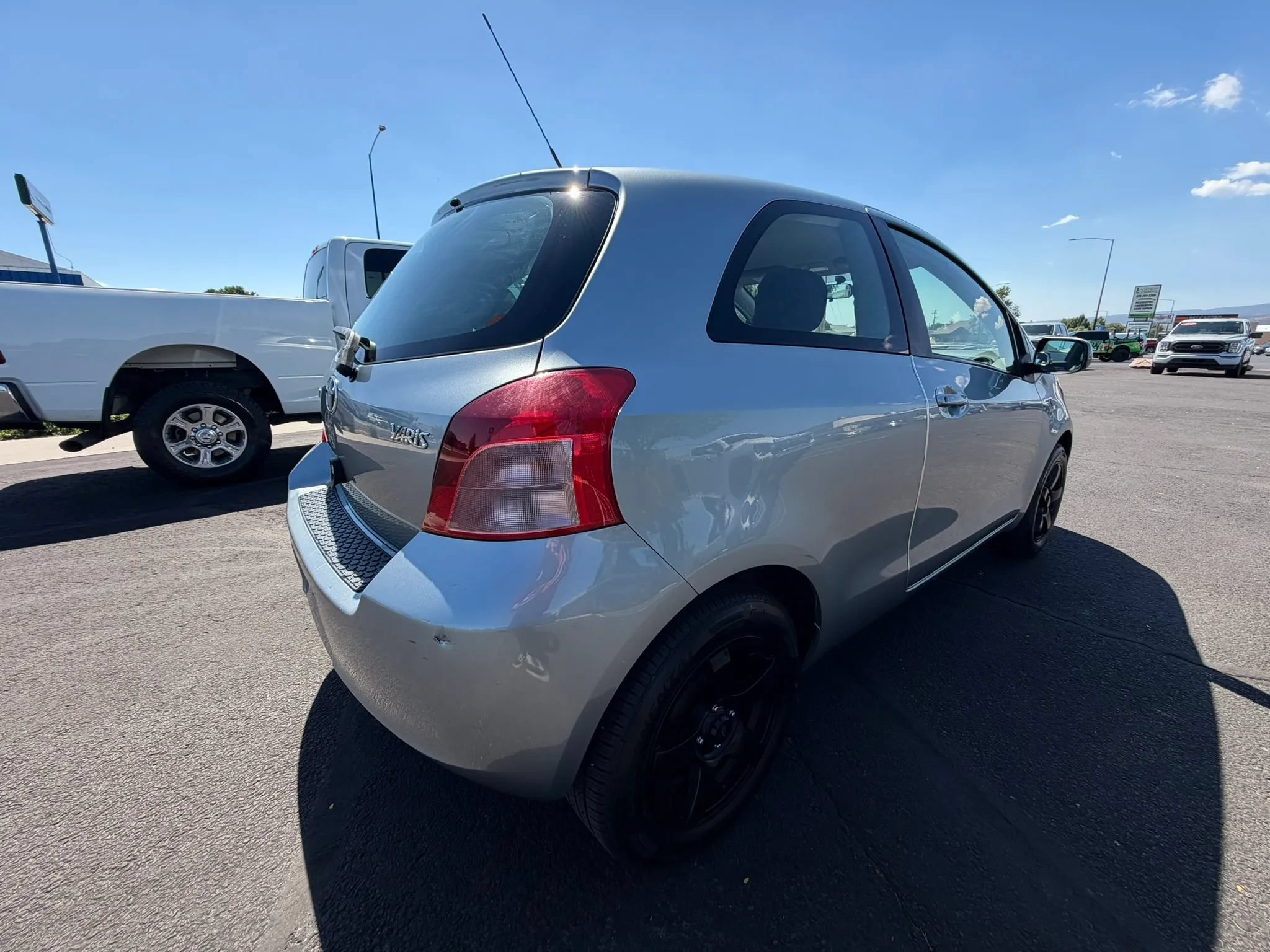 Used 2007 Toyota Yaris 2-Door Hatchback FWD image 6