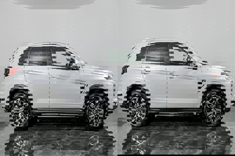 New 2025 Mitsubishi Outlander Sport SE image 9