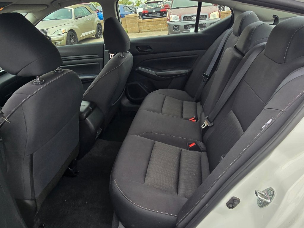 Used 2025 Nissan Altima 2.5 SV image 12