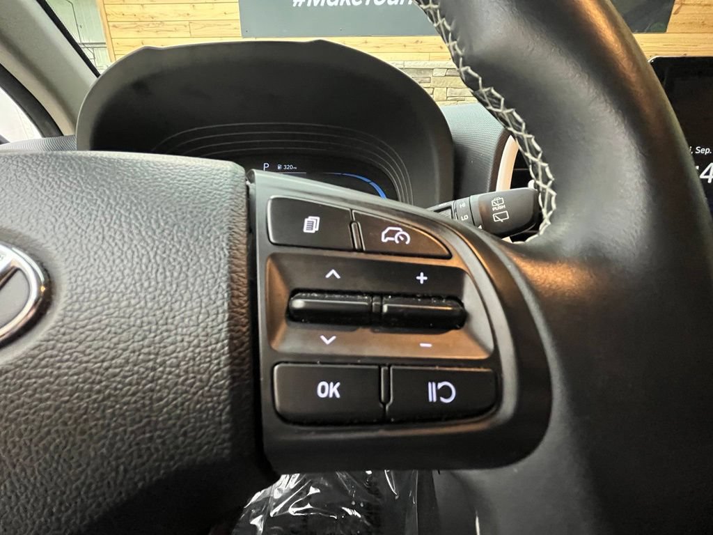 Used 2024 Hyundai Venue Limited FWD image 39