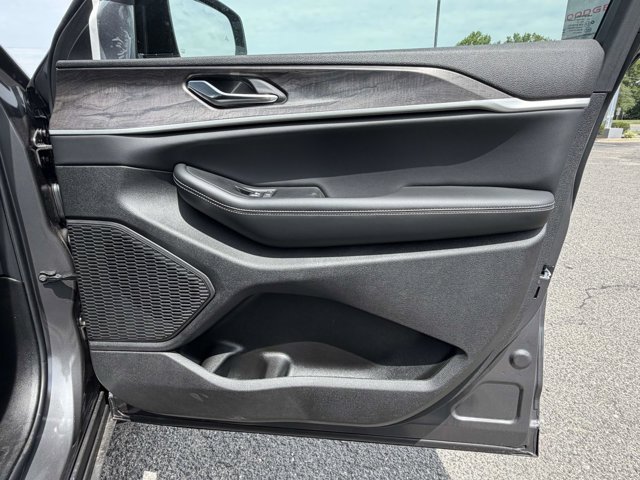 New 2026 Jeep Grand Cherokee Altitude AWD/4WD image 31