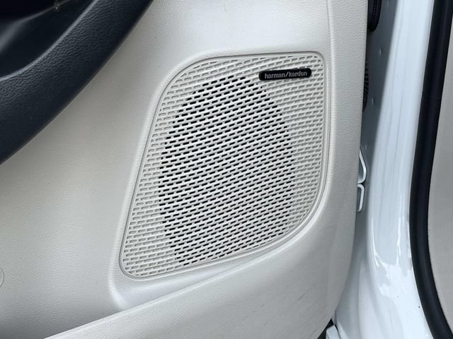 Used 2022 Chrysler Pacifica Limited FWD image 28