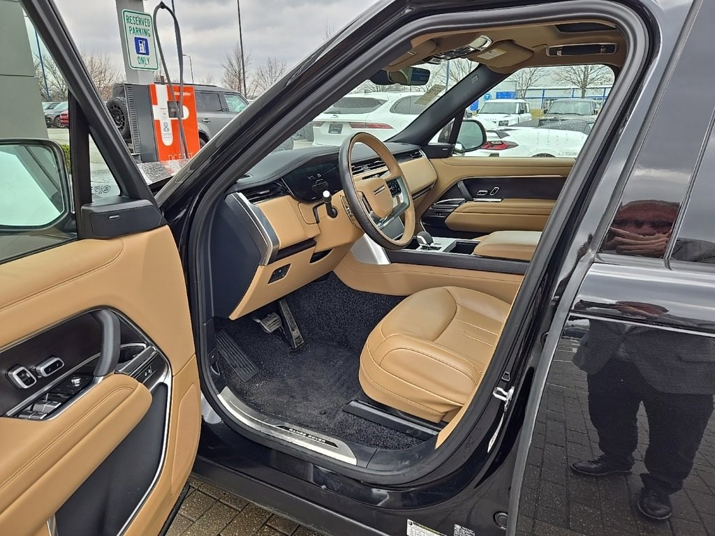 Used 2025 Land Rover Range Rover SE image 15