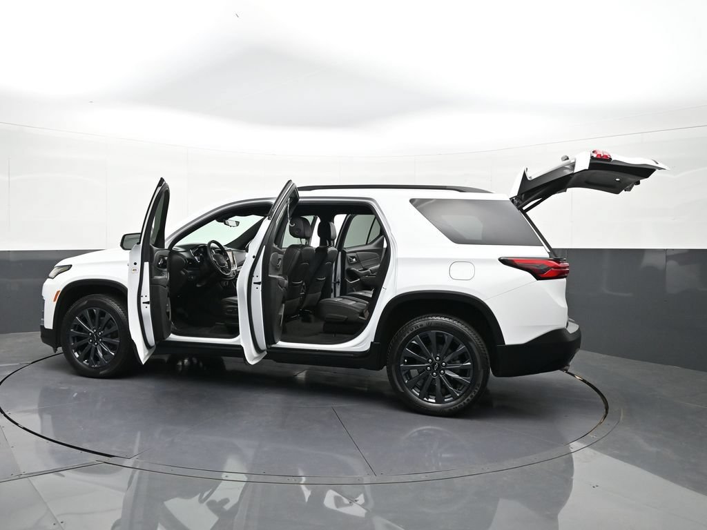 Used 2022 Chevrolet Traverse RS FWD image 43