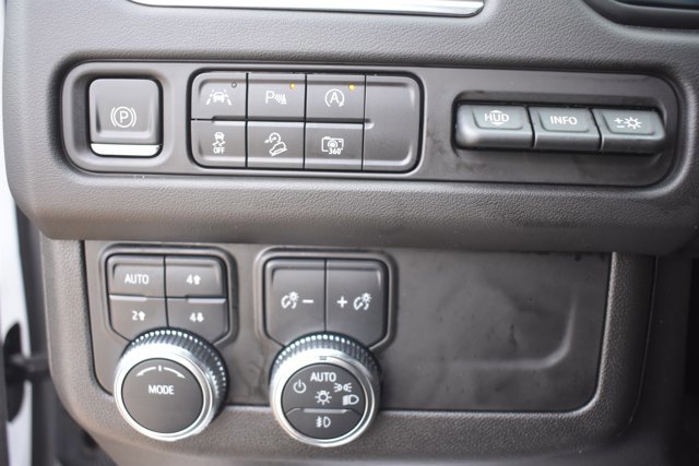Used 2023 GMC Yukon AT4 w/ Technology Package image 31