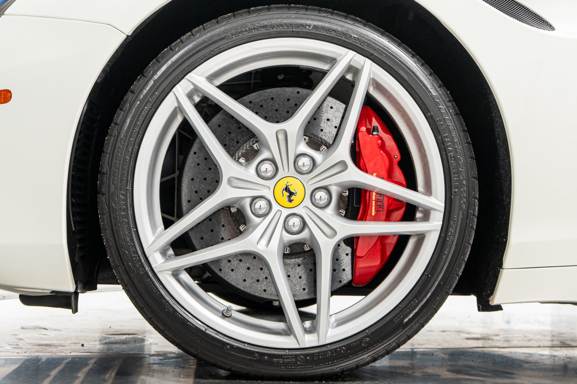 Used 2016 Ferrari California T RWD image 10
