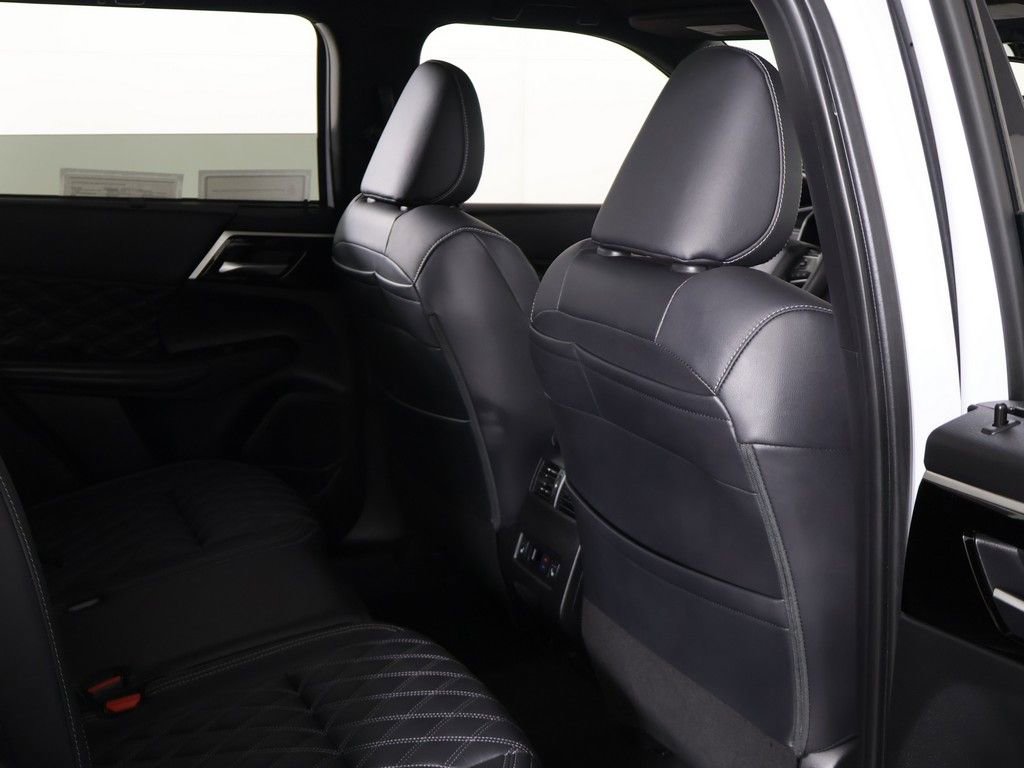 Used 2023 Mitsubishi Outlander SEL Black Edition AWD/4WD image 32