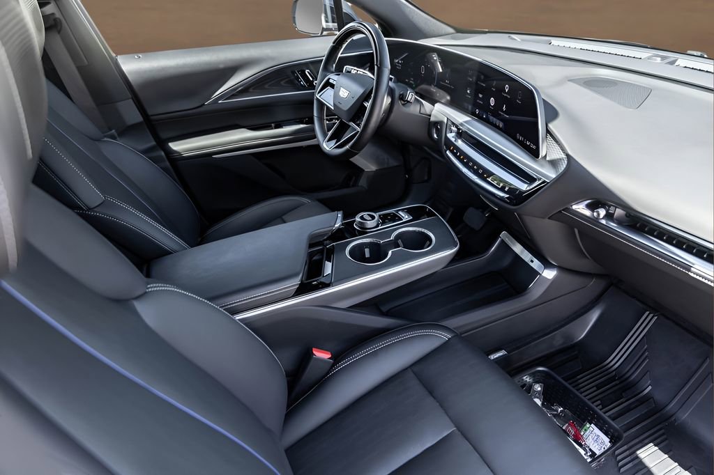 Certified 2025 Cadillac Lyriq Luxury w/ LPO, Floor Liner Package AWD/4WD image 30