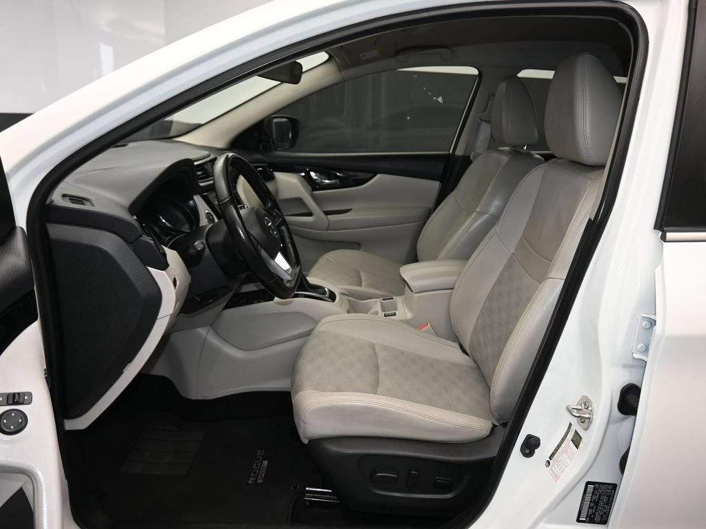 Used 2022 Nissan Rogue Sport SV w/ Technology Package AWD/4WD image 11