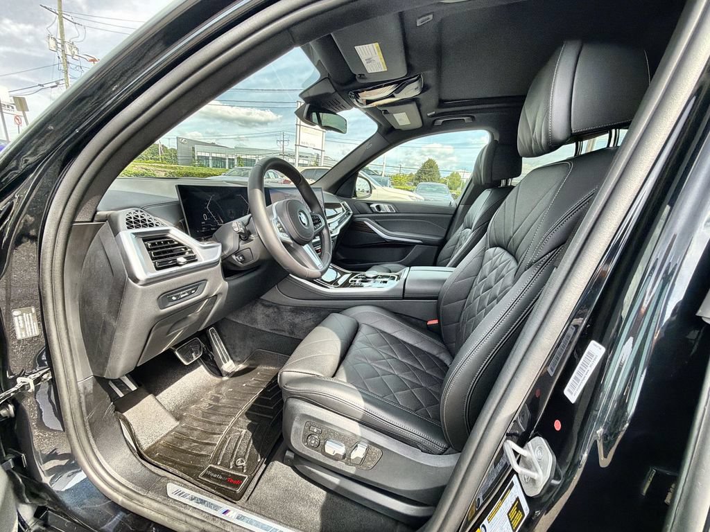 Used 2024 BMW X5 xDrive40i w/ M Sport Package AWD/4WD image 10