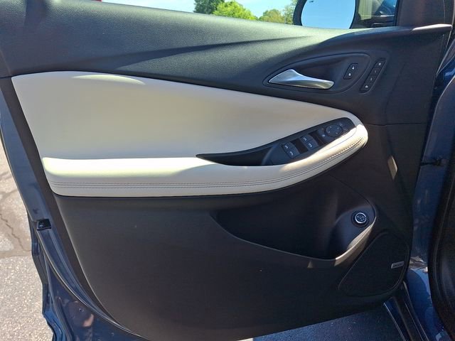 Used 2025 Buick Encore GX Avenir w/ Avenir Convenience Package AWD/4WD image 13