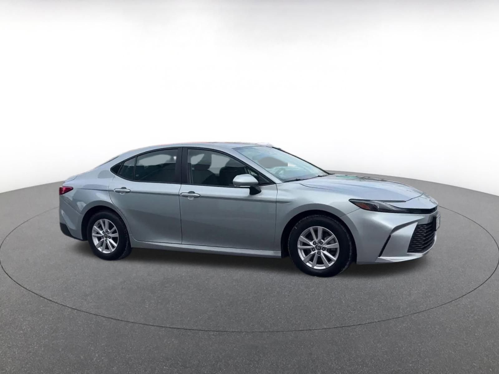 Used 2025 Toyota Camry LE image 2