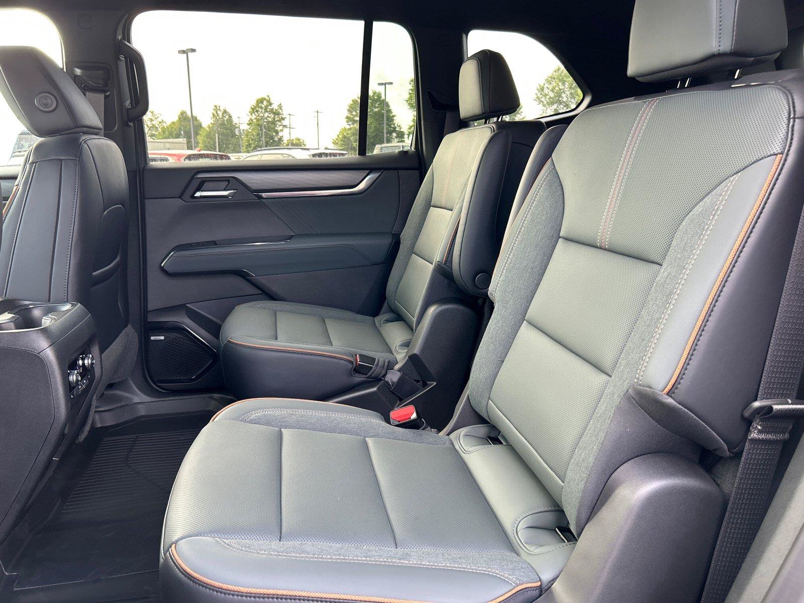 New 2026 GMC Acadia AT4 w/ Luxury Package AWD/4WD image 38