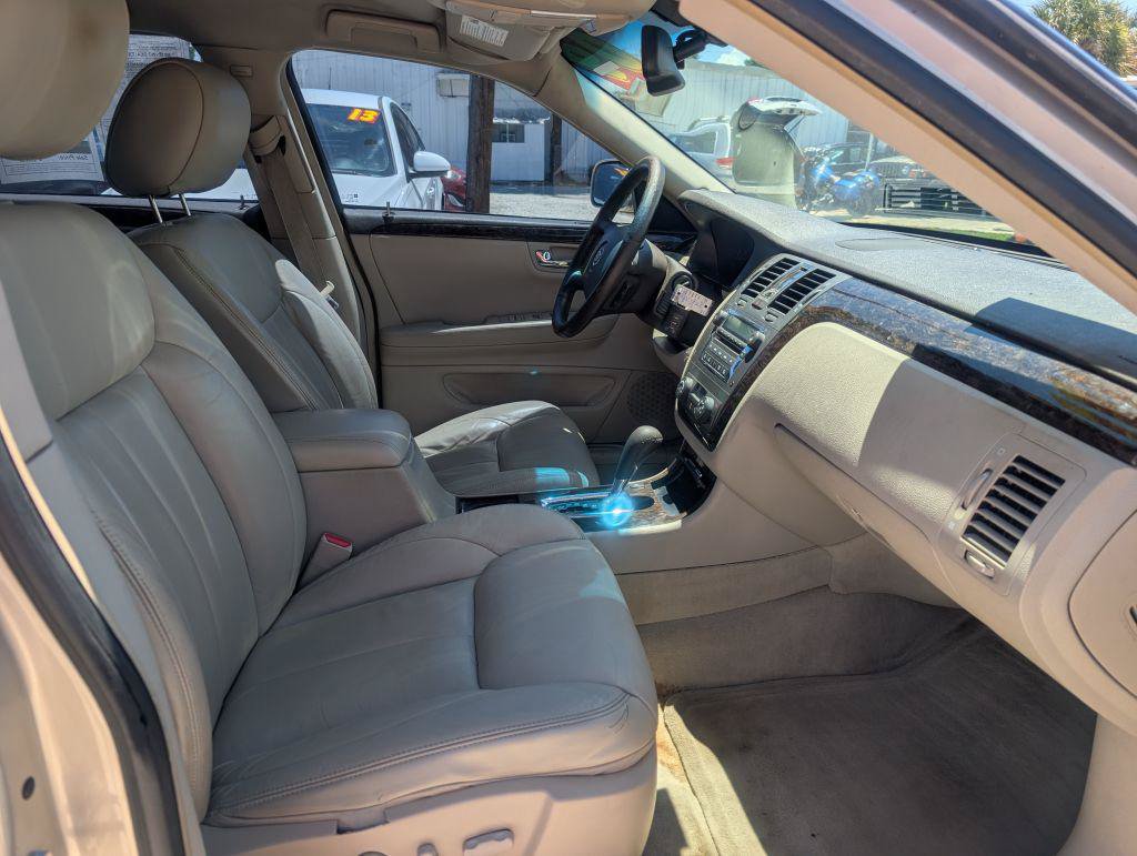 Used 2009 Cadillac DTS FWD image 13