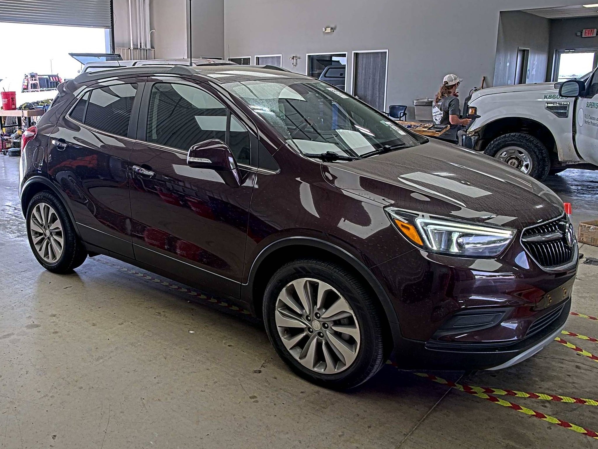 Used 2018 Buick Encore Preferred image 2