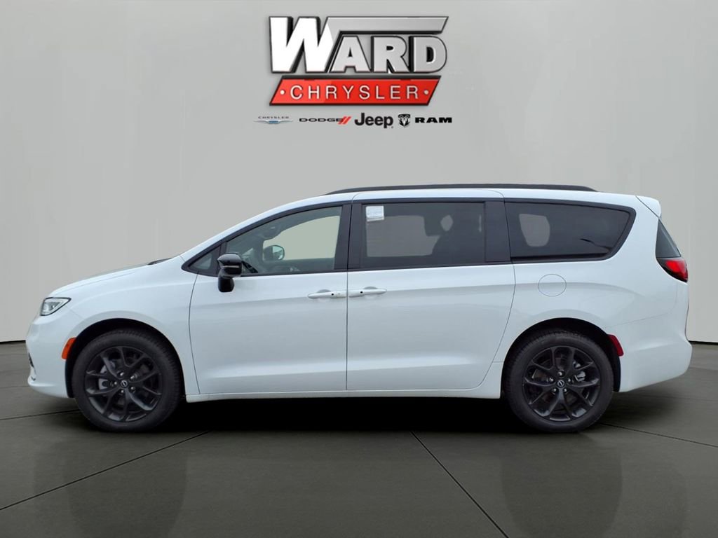 New 2026 Chrysler Pacifica Limited w/ Uconnect Theater Family Group AWD/4WD image 17