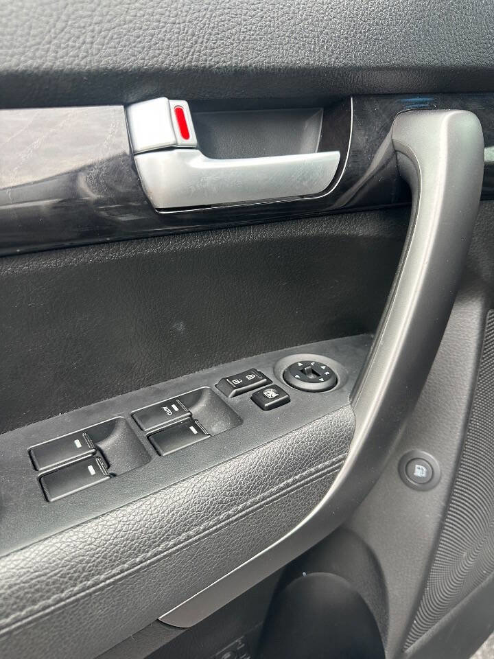 Used 2015 Kia Sorento LX image 21