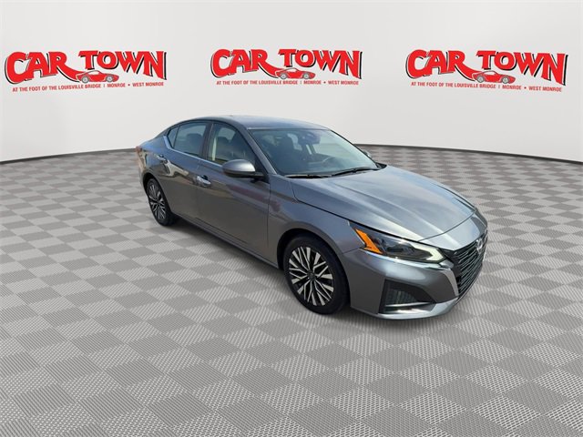 Used 2023 Nissan Altima 2.5 SV image 2
