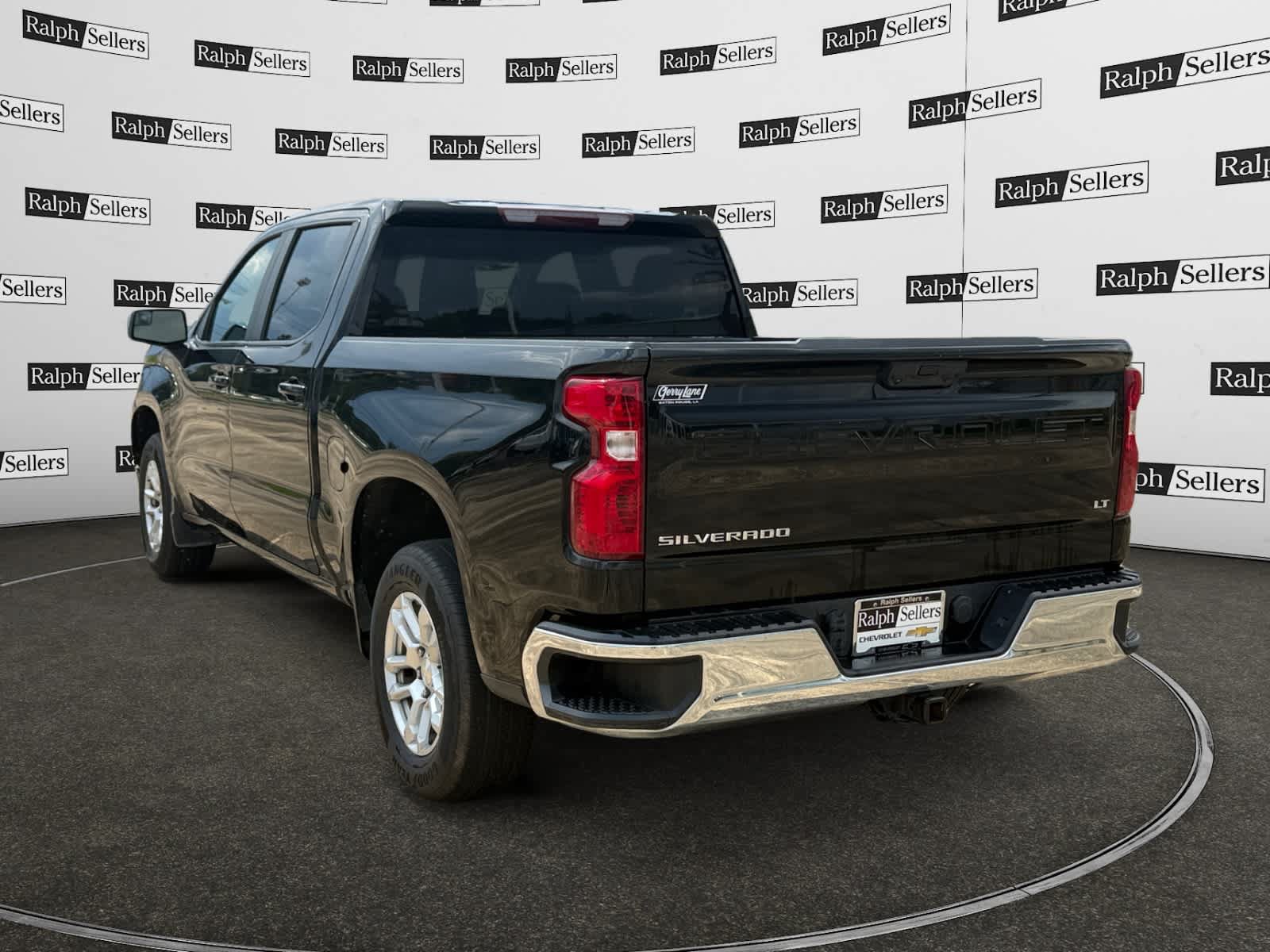 Used 2023 Chevrolet Silverado 1500 LT w/ Protection Package RWD image 4