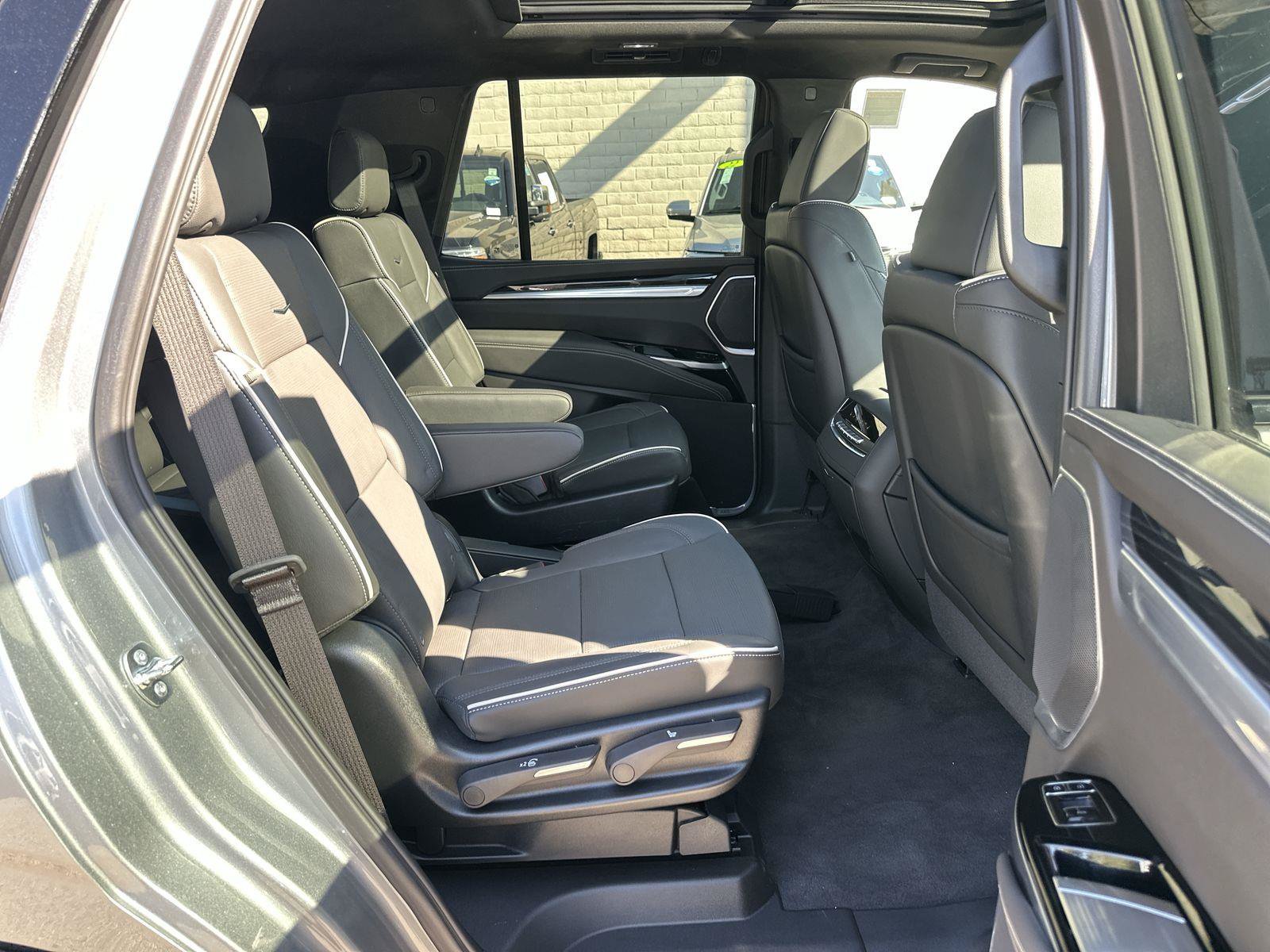 Used 2025 Cadillac Escalade Sport AWD/4WD image 27