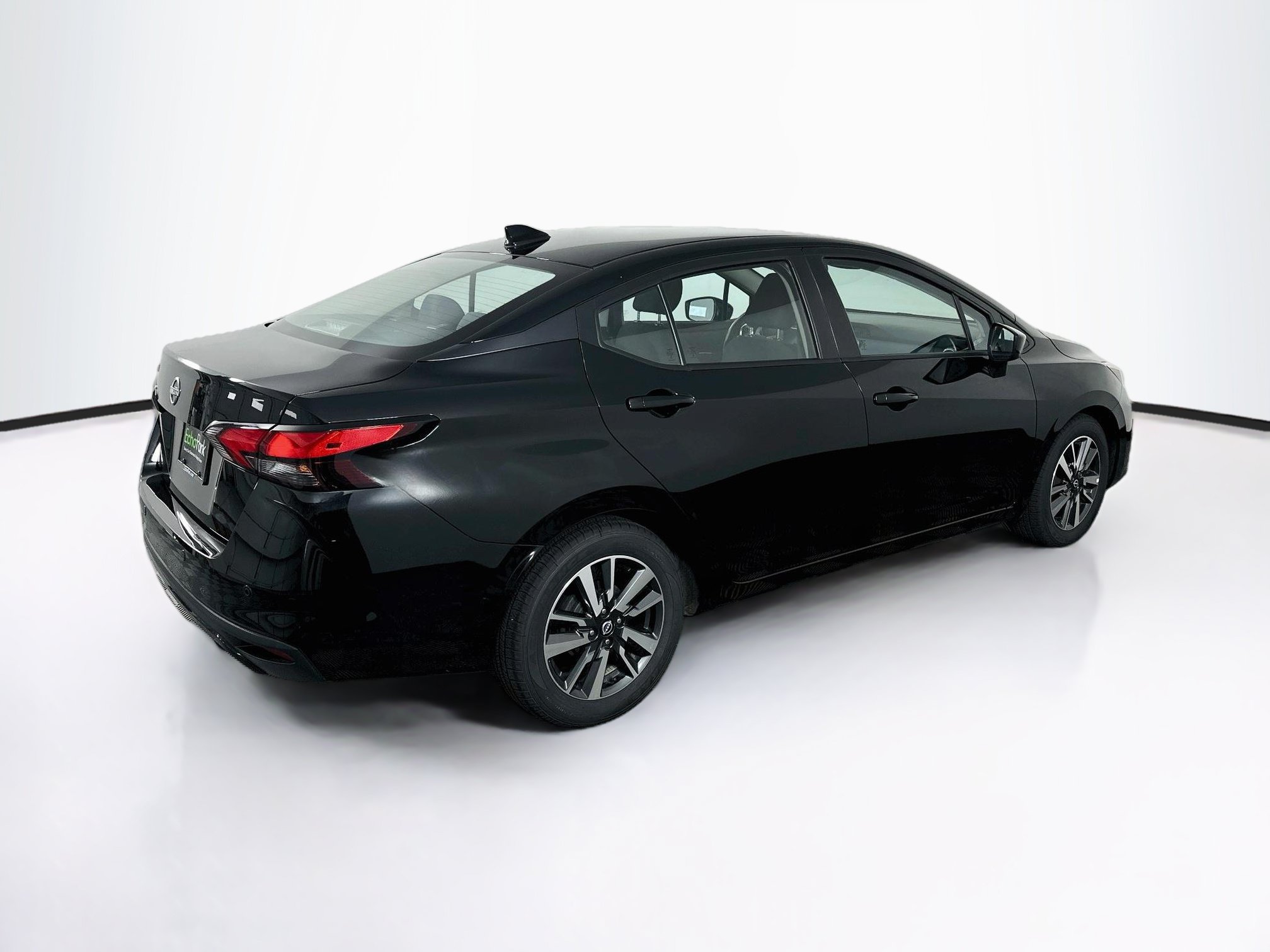 Used 2025 Nissan Versa SV FWD image 9