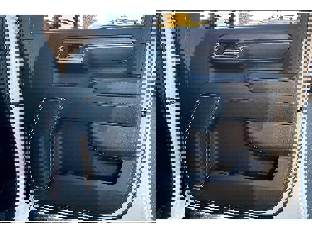 Used 2025 Chevrolet Silverado 3500 LTZ image 26