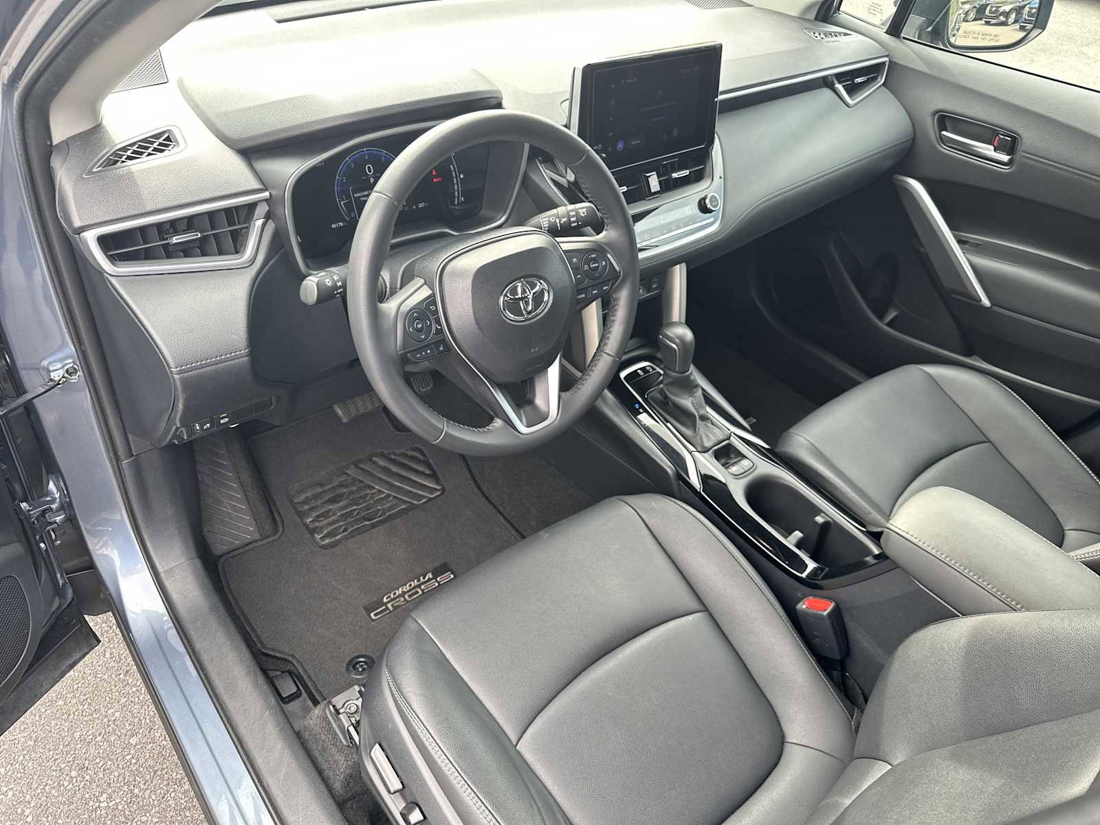 Used 2024 Toyota Corolla Cross XLE FWD image 8