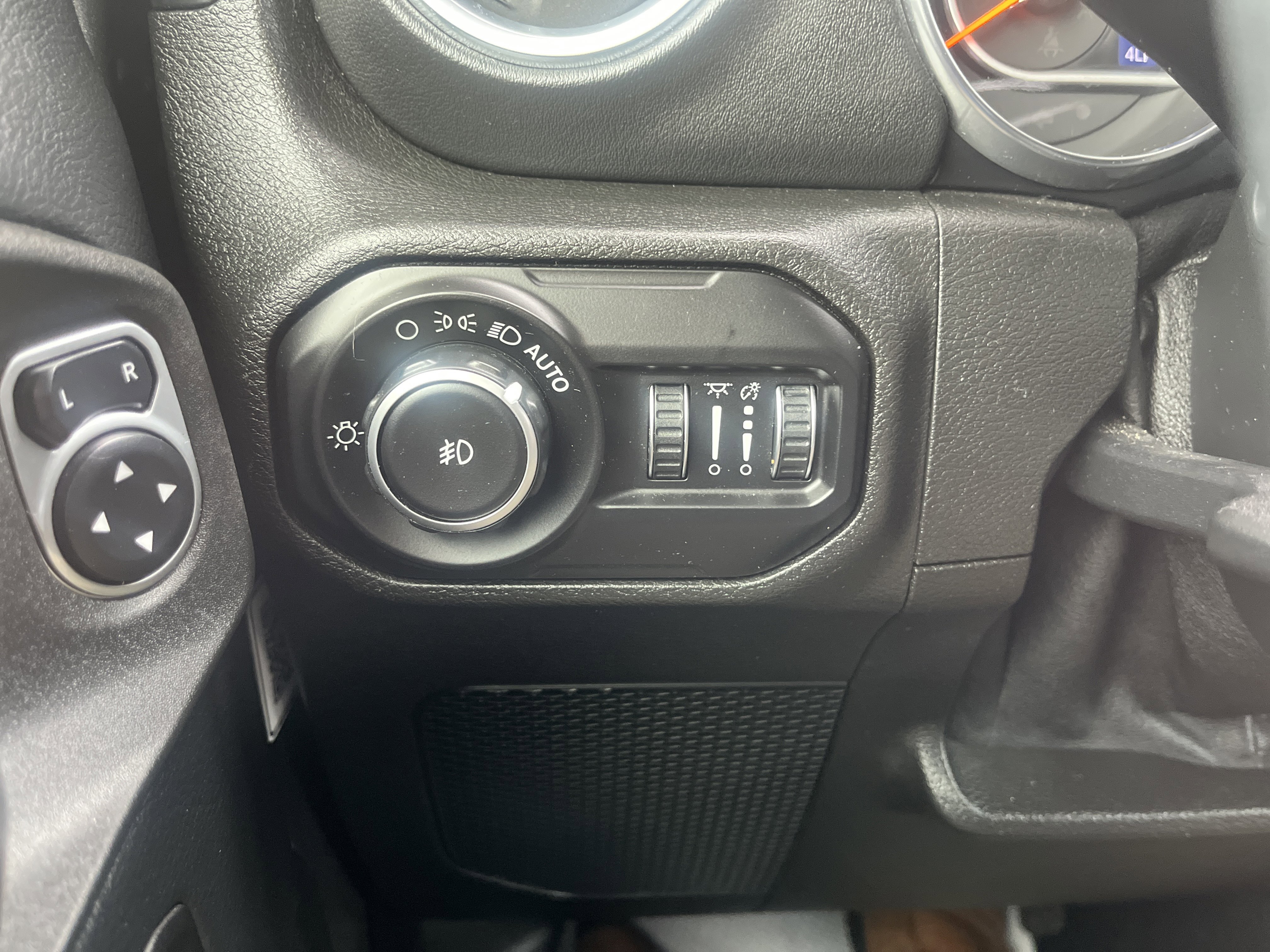 Used 2019 Jeep Wrangler Unlimited Sahara w/ Quick Order Package 24M Moab image 19