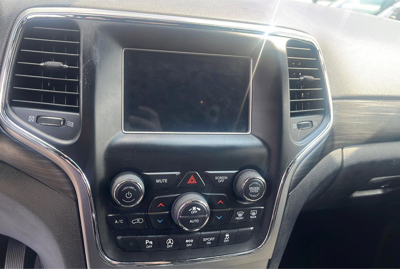 Used 2020 Jeep Grand Cherokee Laredo AWD/4WD image 11