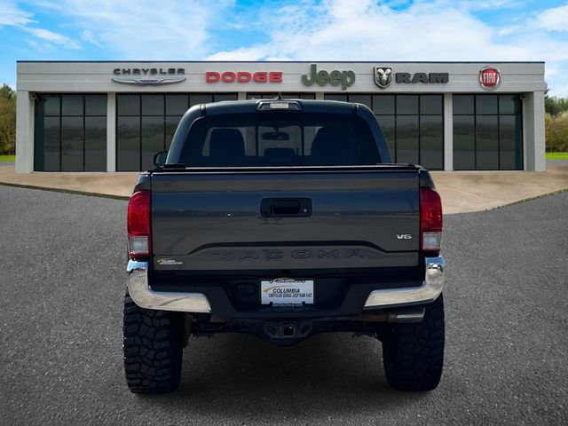 Used 2017 Toyota Tacoma TRD Sport image 27