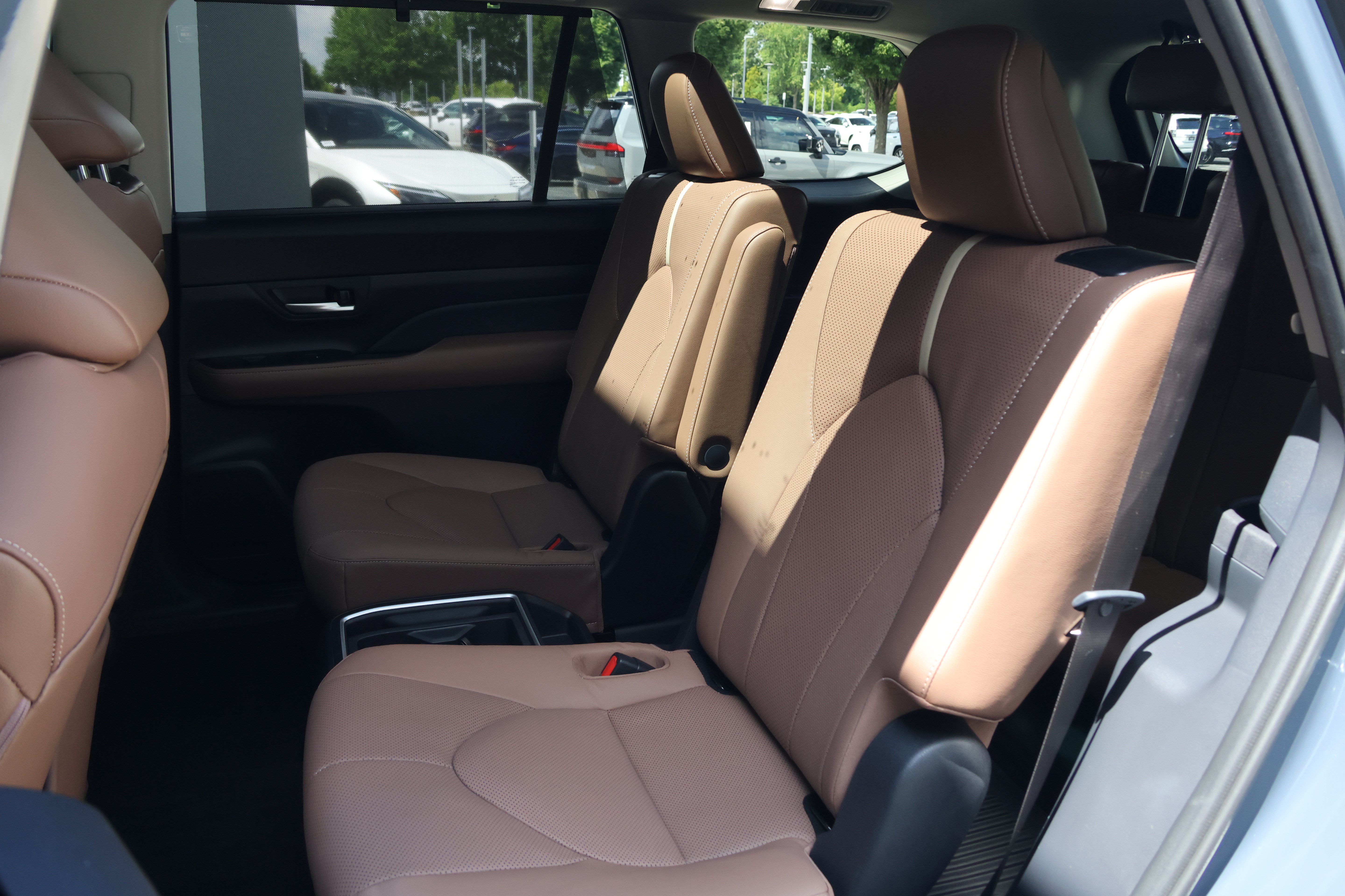 Used 2025 Toyota Grand Highlander AWD image 39