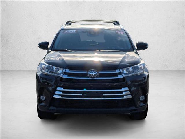 Used 2019 Toyota Highlander Limited Platinum image 2