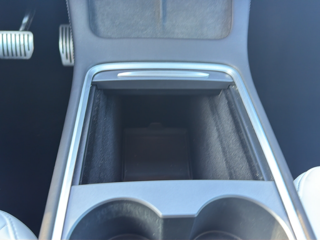 Used 2022 Tesla Model Y Long Range AWD/4WD image 26