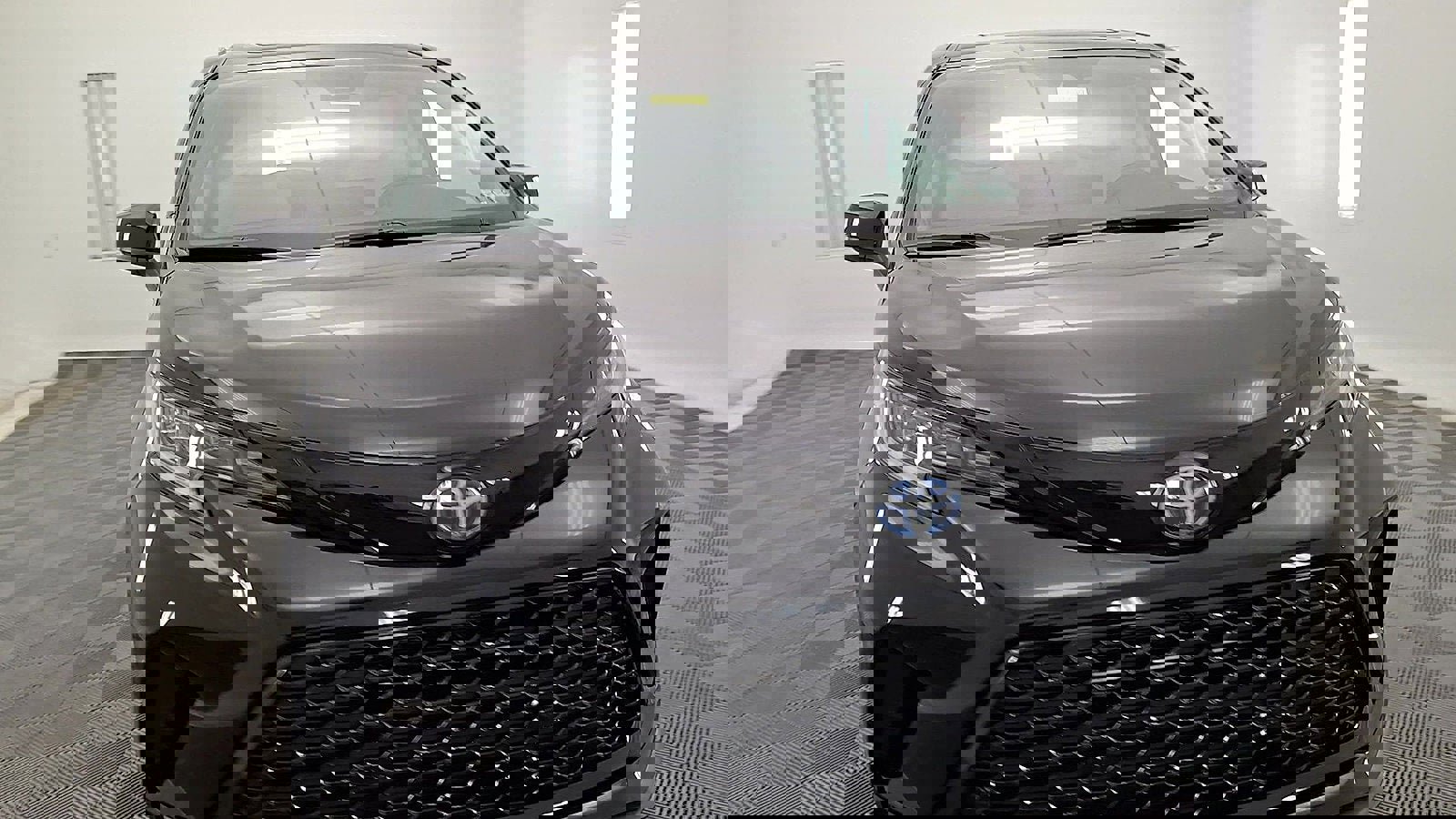 Used 2025 Toyota Sienna XSE w/ XSE Plus Package image 7